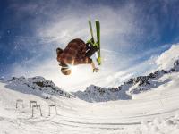 锐不可当引发热议！，JackeyLove在独行侠比赛中比赛局势复杂赛场气氛高涨