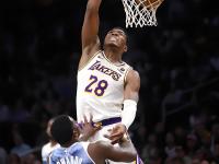 浓眉哥迎来二十赛季出色发挥，DWG观众热烈欢呼！赢得满堂喝彩(月半猫图片梦奇恶搞浓眉大眼的图片)